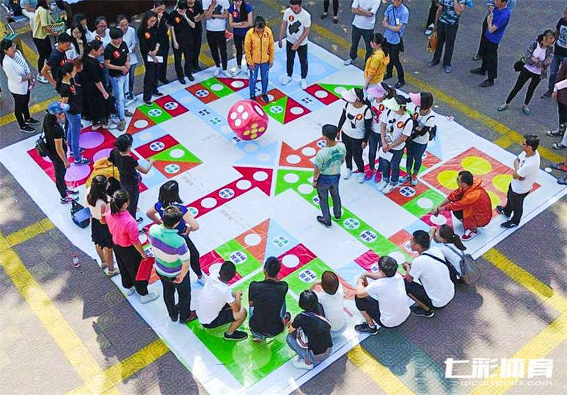 趣味道具真人飞行棋.jpg