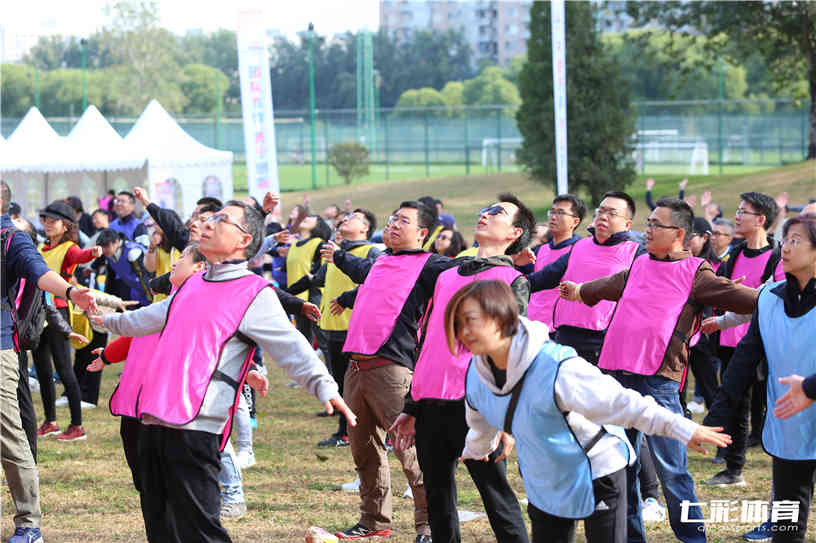 单位趣味运动会热身.jpg