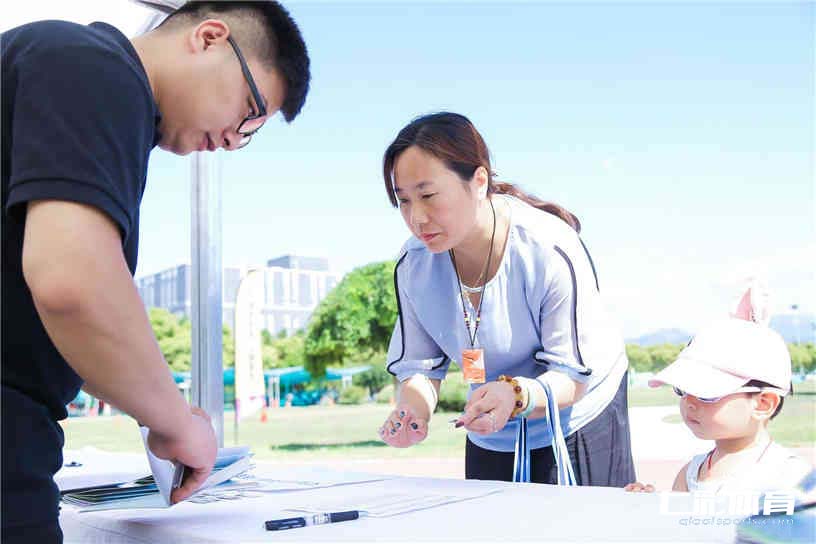 企业家庭日签到.jpg