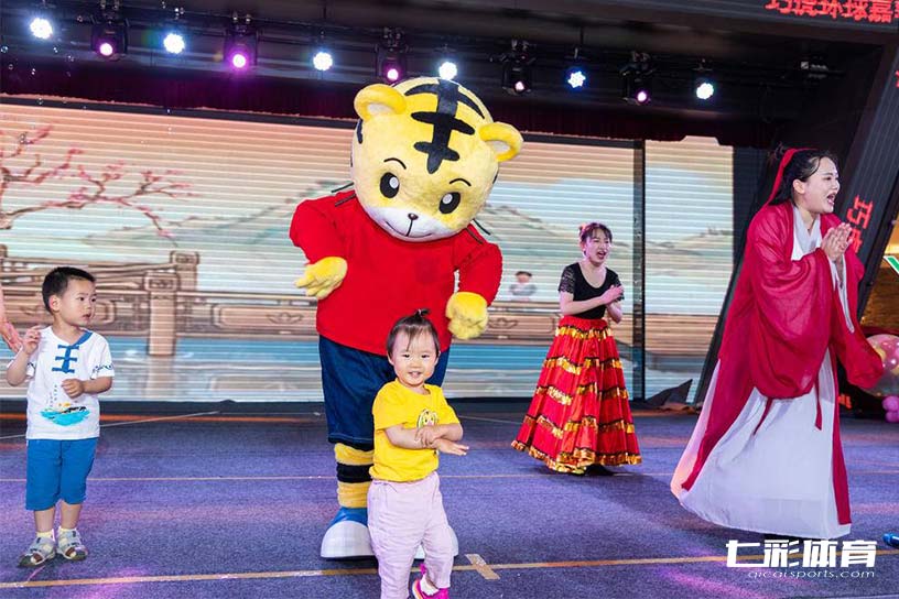 亲子嘉年华节目表演.jpg